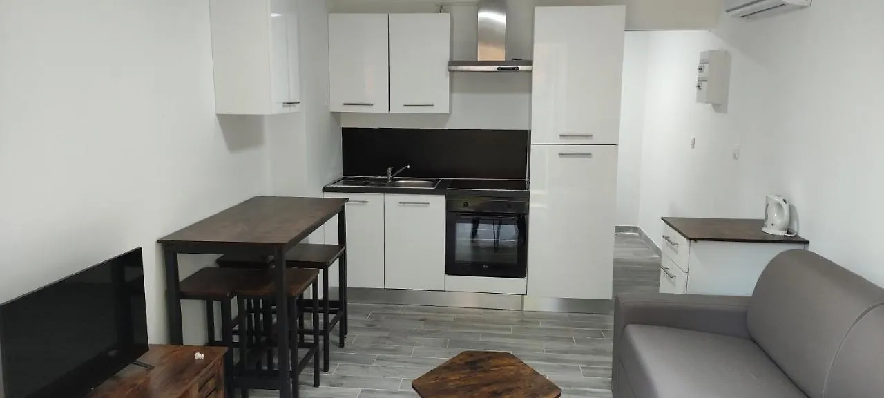 Studio Entressen: Piscine, Jeux et Pétanque Apartment