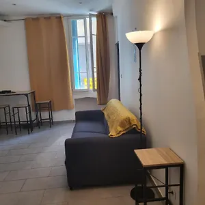 Joli Appart A 3' Du Port Et 10' De La Appartement